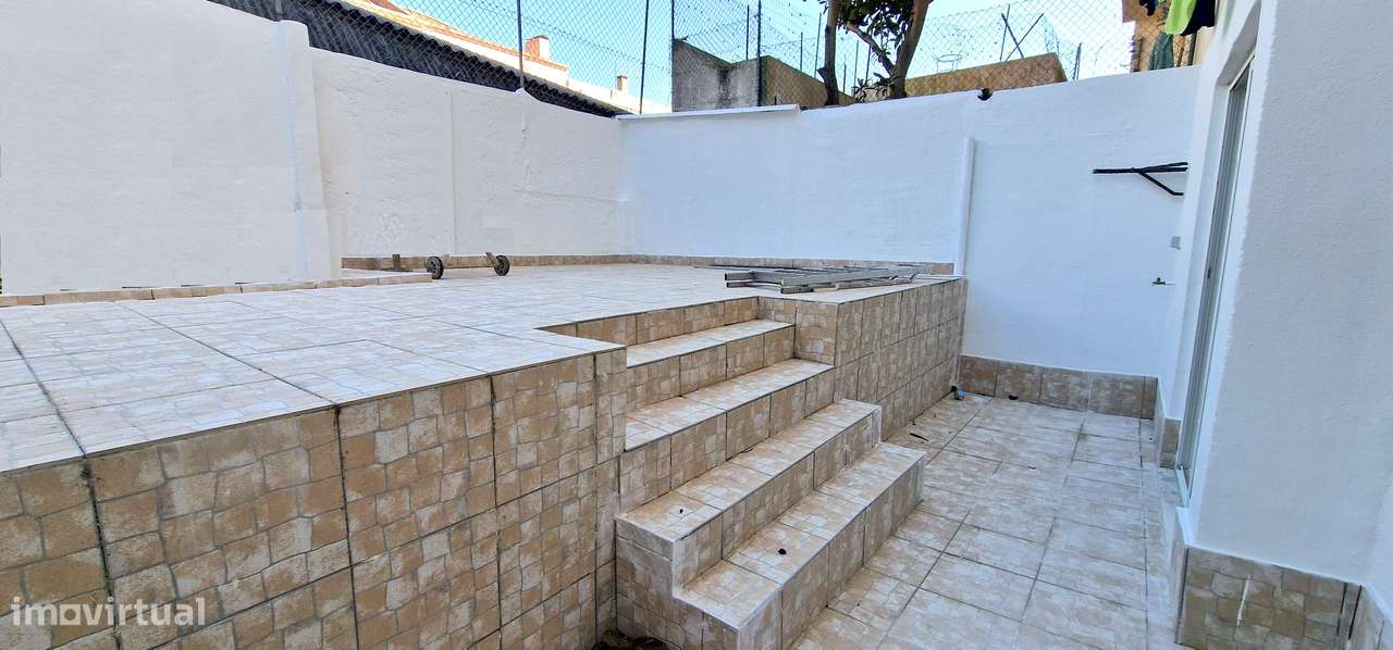 Charmoso T2 Renovado com Terraço O Refúgio Familiar Perfeito com Elegâ - Grande imagem: 3/8