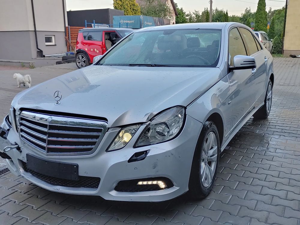 Mercedes-Benz E W212/W207 200 CDI DPF BlueEFFICIENCY 7G-TRONIC Avantgarde 2010
