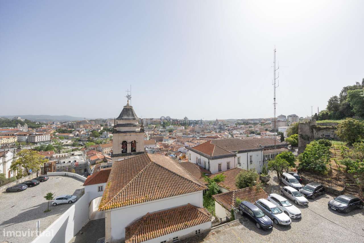 APARTAMENTO T3 JUNTO AO CASTELO LEIRIA - FACÇÃO E-8