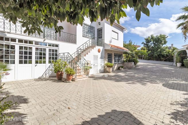 Moradia Isolada T8 em terreno de 1000 m2 em Belverde-9