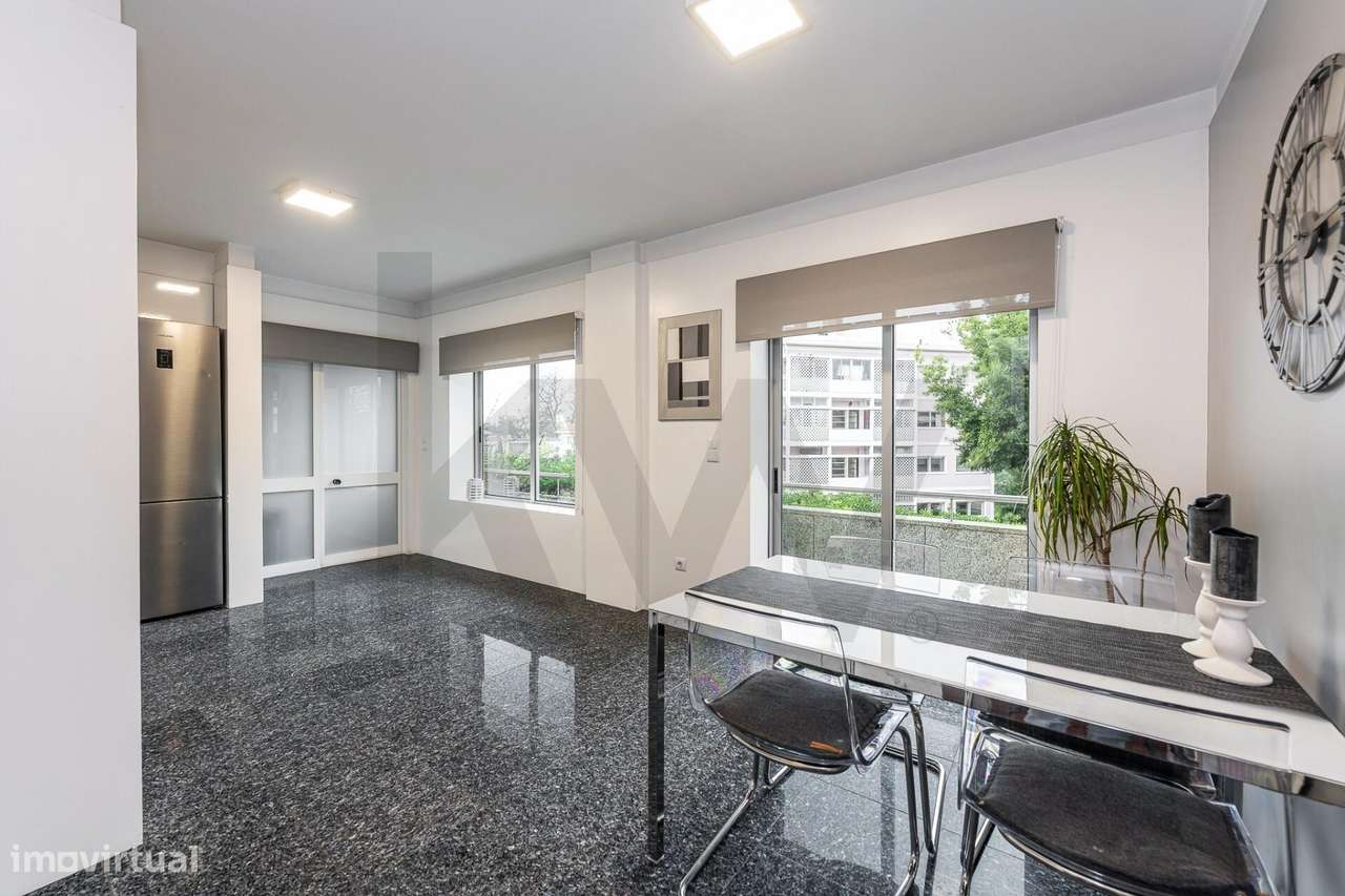 Excelente T5  em Condominio Fechado a Marechal Gomes da Costa, Porto-26