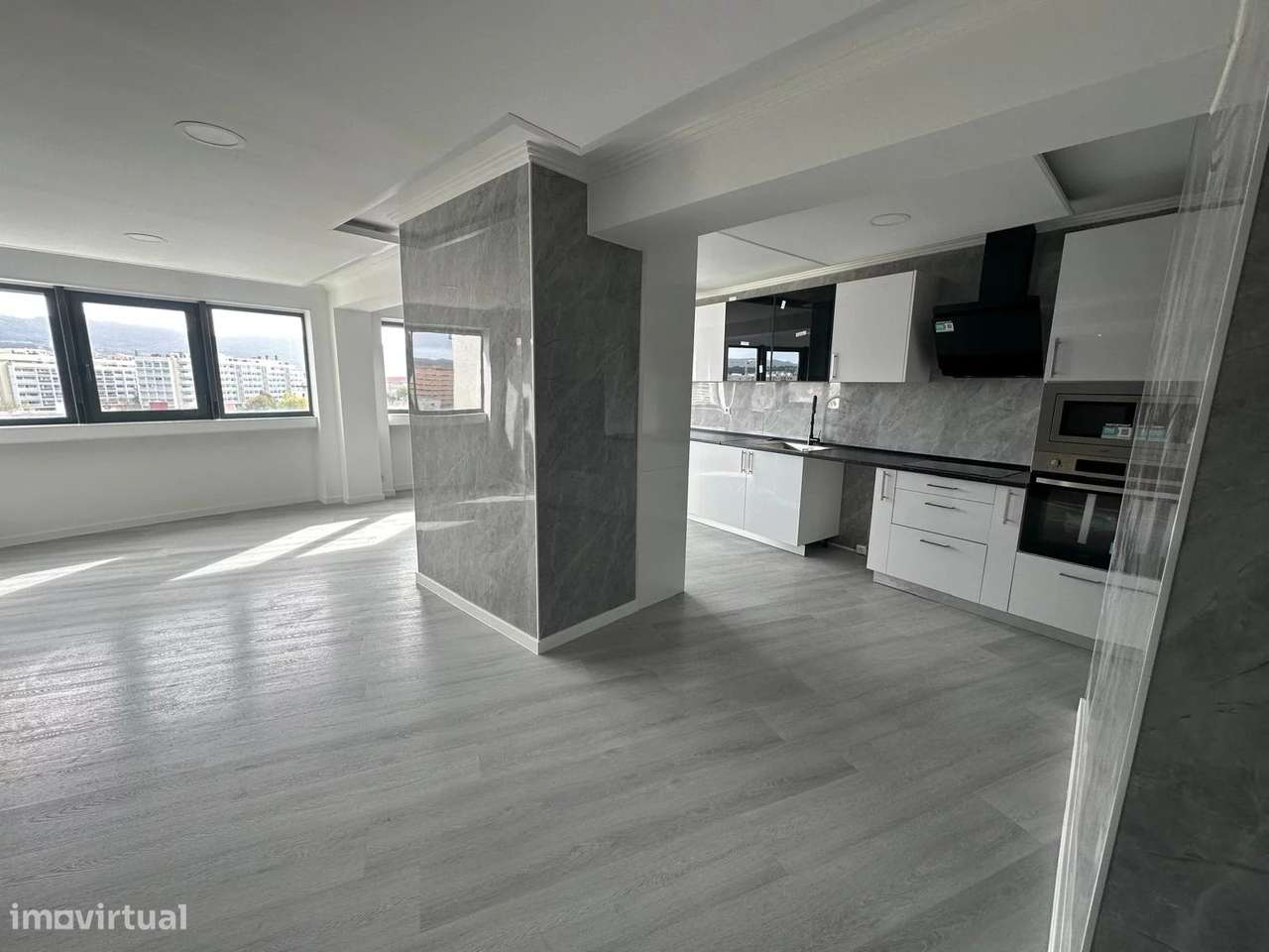 Apartamento Renovado com Garagem e Elevador – Centro Urbano de Braga - Grande imagem: 2/14