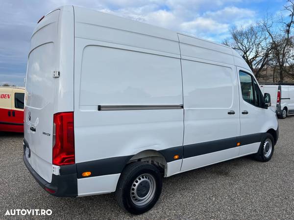 Mercedes-Benz Sprinter 319 - 3