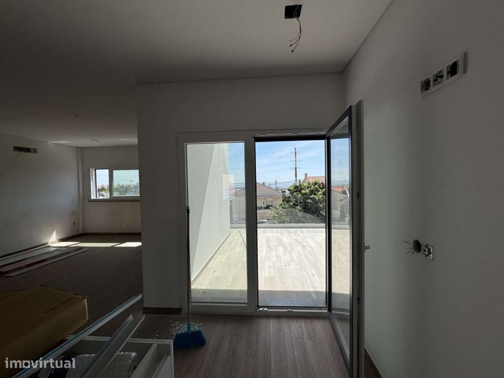 Moradia V3 em São João da Talha.-8