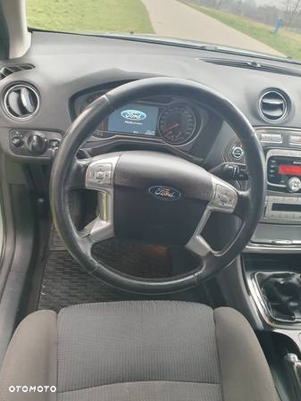 Ford Mondeo 2.0 Titanium - 19