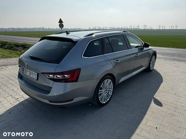 Skoda Superb Combi 2.0 TDI DSG Ambition - 13