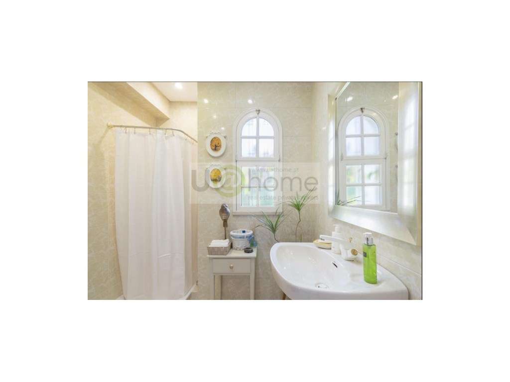 Moradia V4 geminada em Vilamoura perto da Marina-21