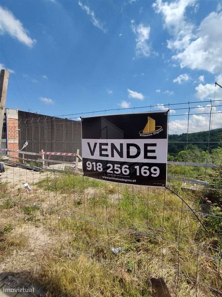 Moradia em banda em Santa Lucrécia-32