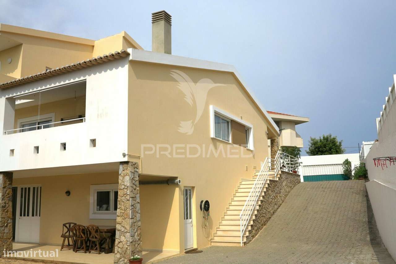 Moradia T4 mais 3 apartamentos para investimento em lote de 918m2 - Grande imagem: 5/35