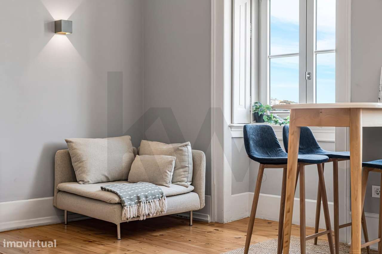 Apartamento T3 com garagem - Renovado - Alcântara-1