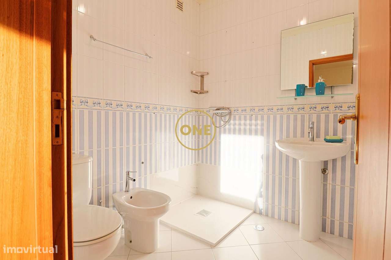 Excelente Apartamento T3 + 1 Escritório no Centro da Trofa!-11