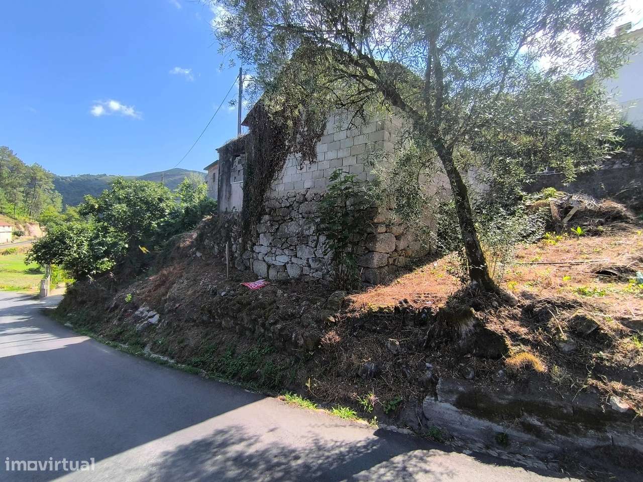 Casa para Restauro em Boivães – Ponte da Barca-11