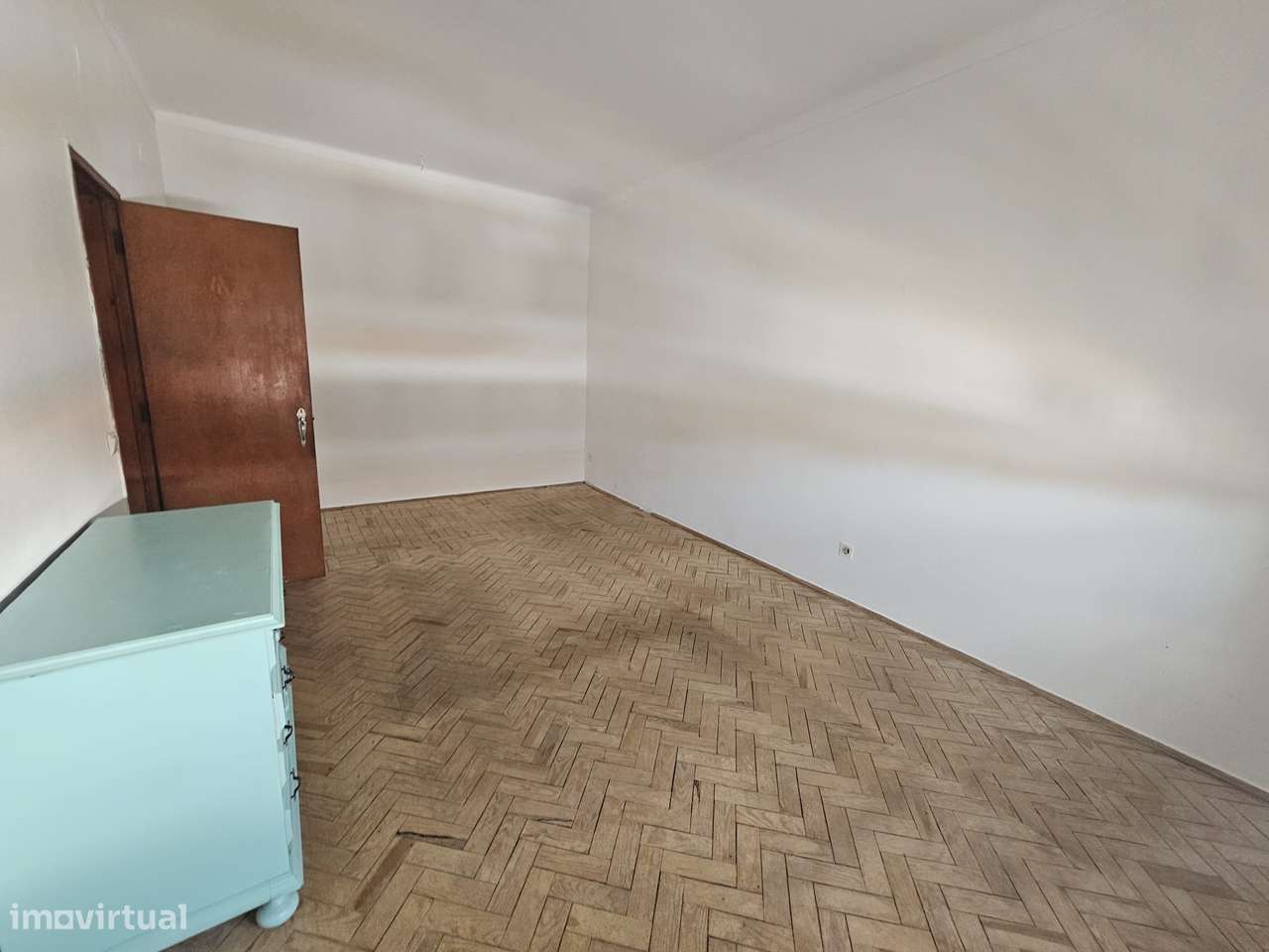 Moradia V5 com 10 Boxes para Cavalos no Coração da Golegã-11