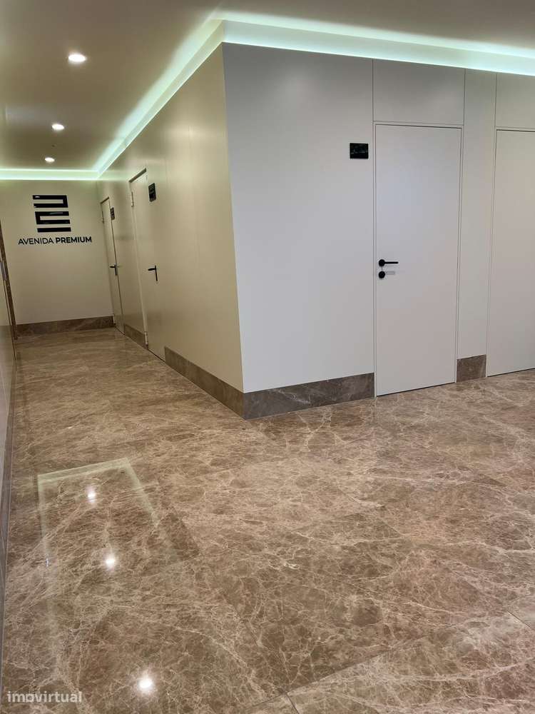 T2  Novo  Gaia Av. República Metro S. Ovídio Lugar Garag Duplo Varanda-34