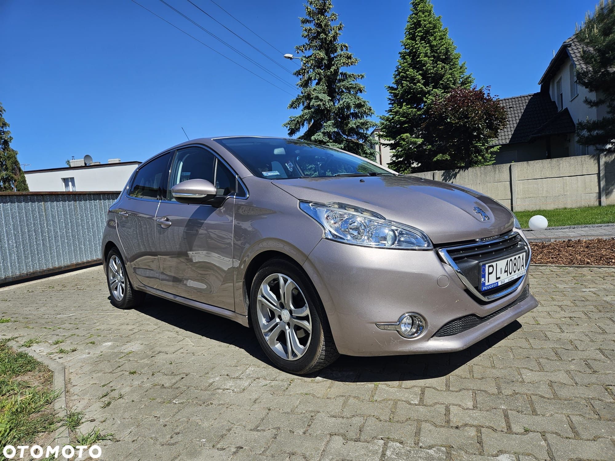 Peugeot 208 - 1