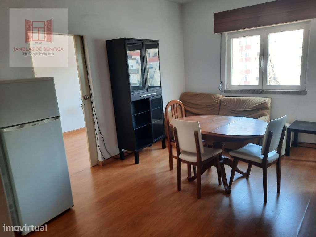 Vende-se T1- Amadora Junto a estação de Comboio e Metro da Reboleira-6