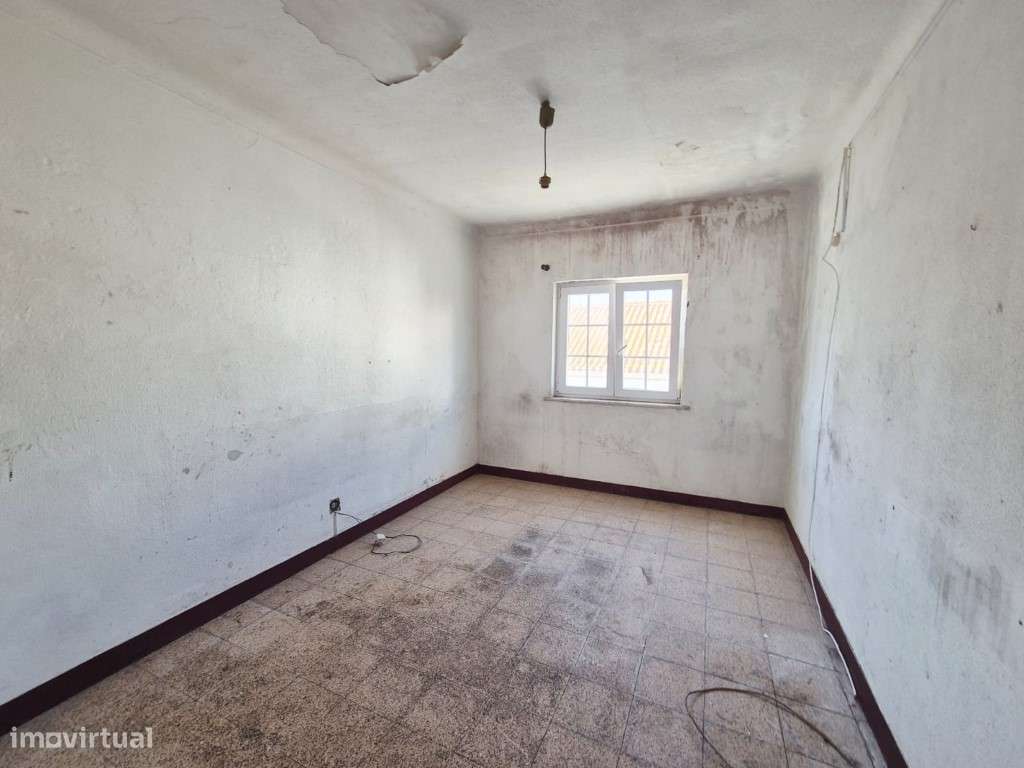 Edifício no centro de Milfontes-26