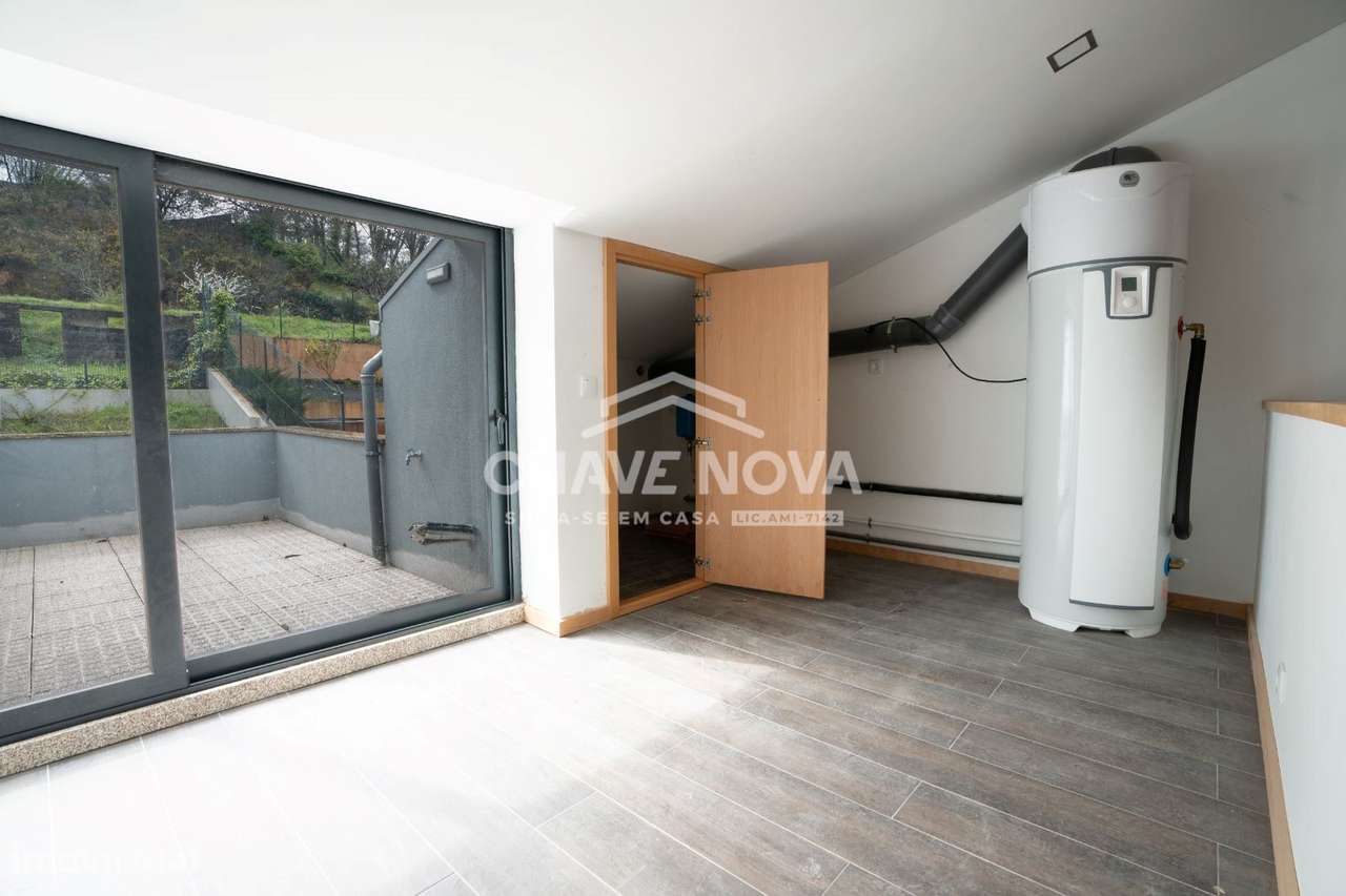 Moradia T3+1 situada em Laborim junto a A1 e Avenida da República - Grande imagem: 4/23