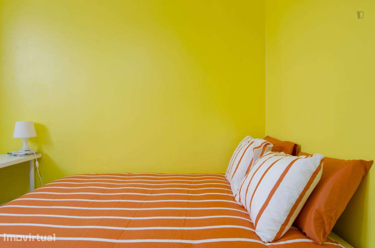 Quarto - localizado em Intendente Lisbon - Grande imagem: 4/21