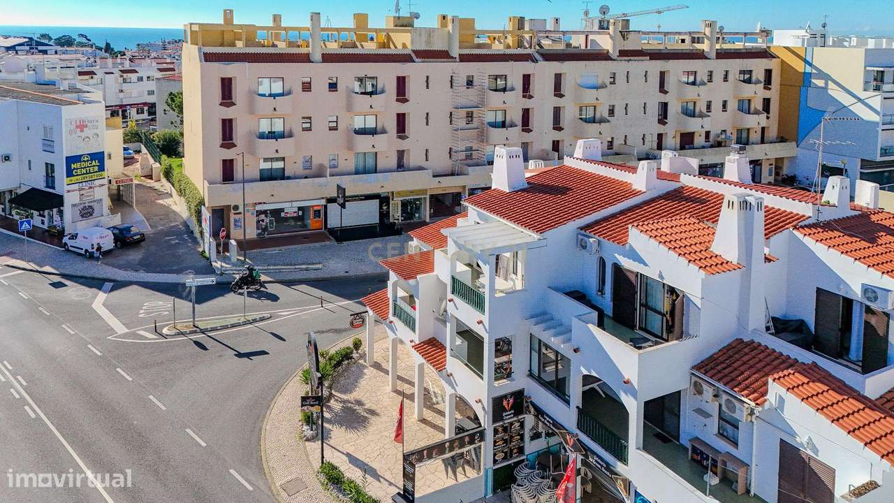 Espaço Comercial com 148,5 m² no Coração da Estrada de Santa Eulalia - - Grande imagem: 4/21