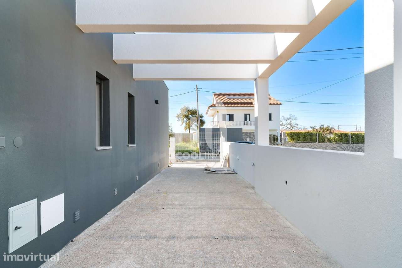 Fantástica Moradia Térrea T3+1 com Piscina de água salgada e aquecida-27