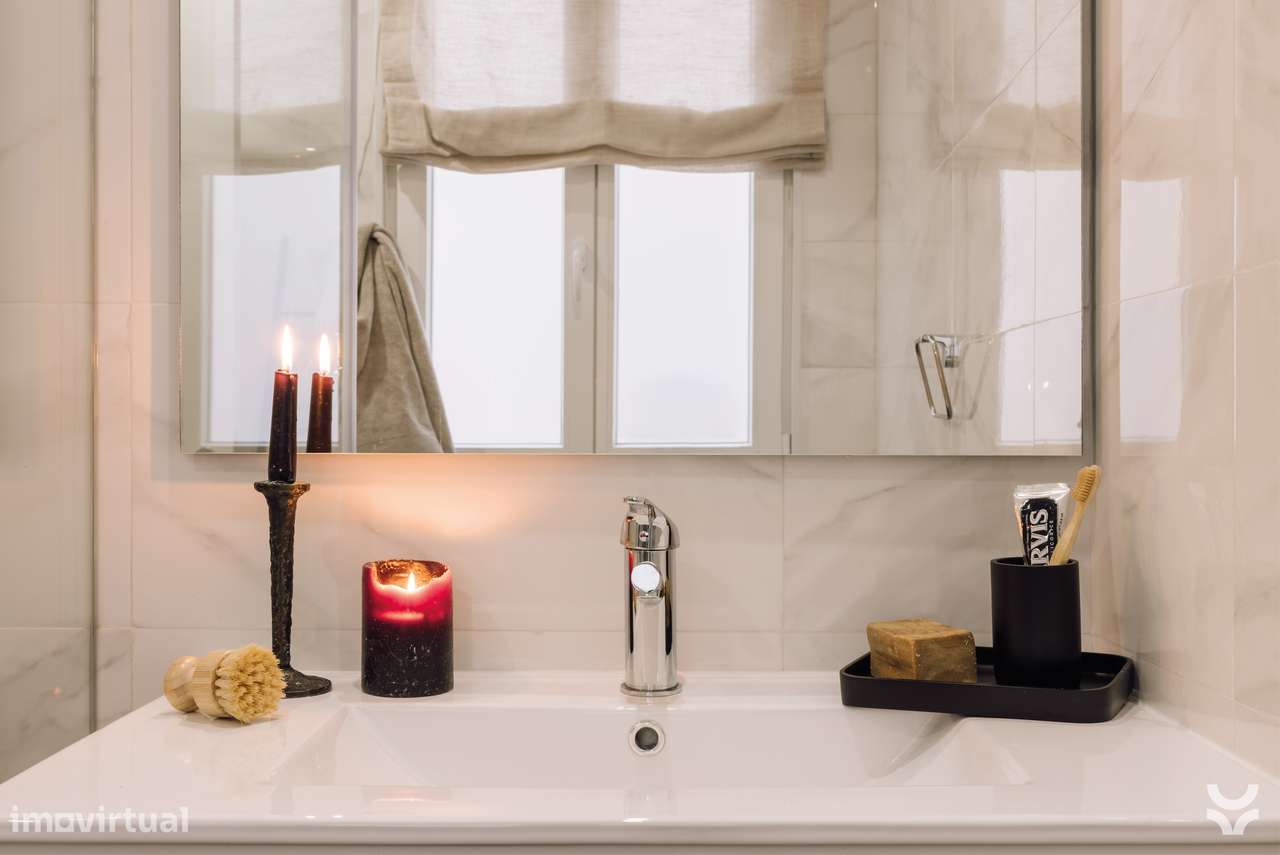 Apartamento T2 na Av. da Liberdade - Marquês de Pombal-1