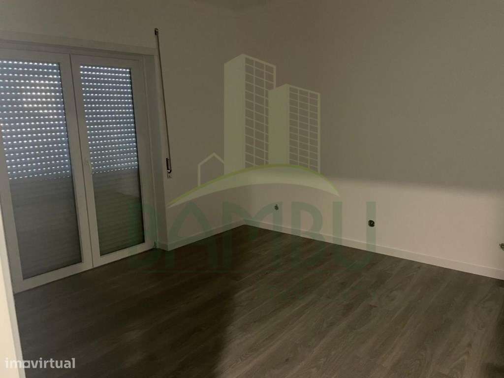 Apartamento T2 para Venda em Valença-5