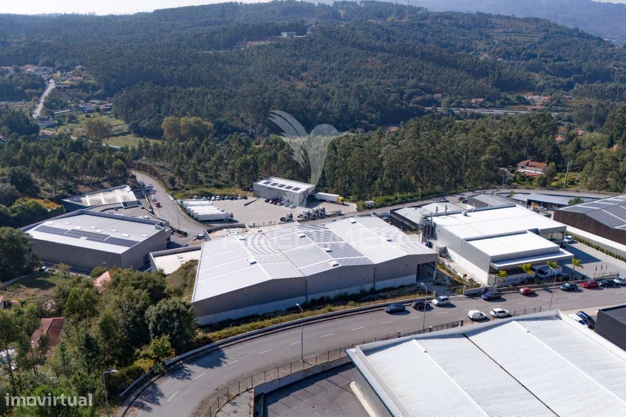 Pavilhão industrial com 2416m2. - Grande imagem: 4/36