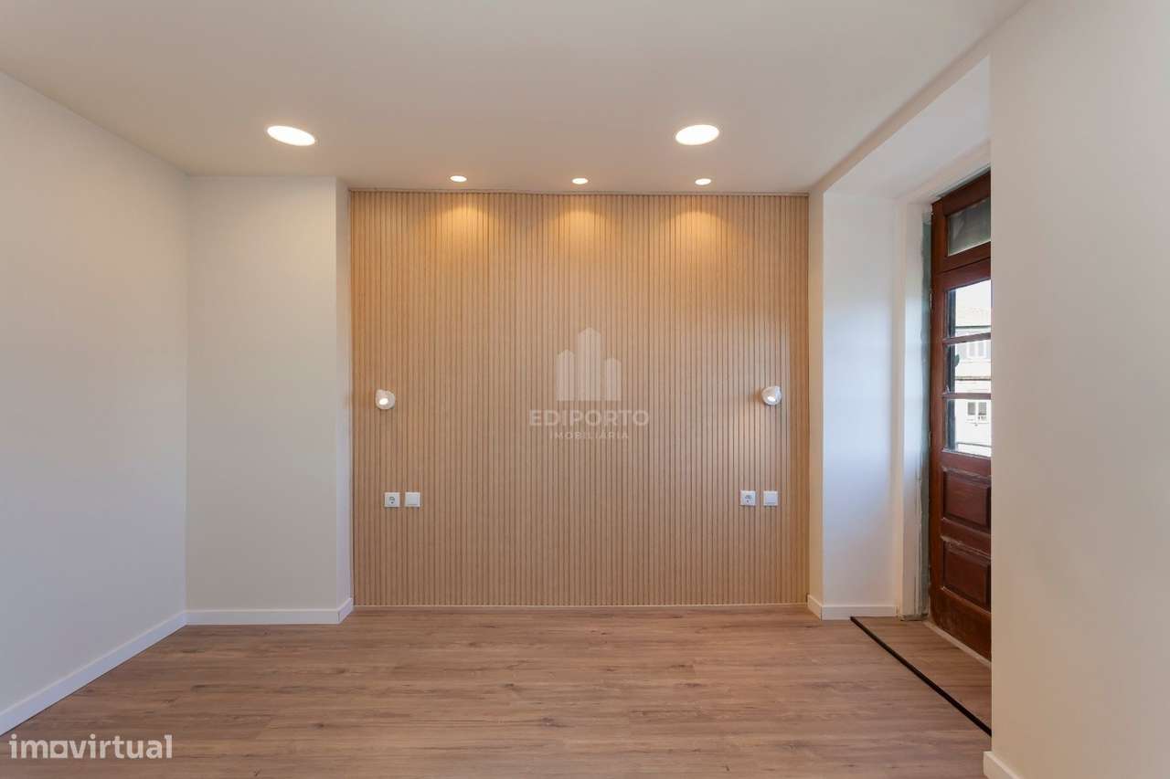 T1 com Varanda e Vista Rio Douro no Bonfim – Totalmente Renovado-3