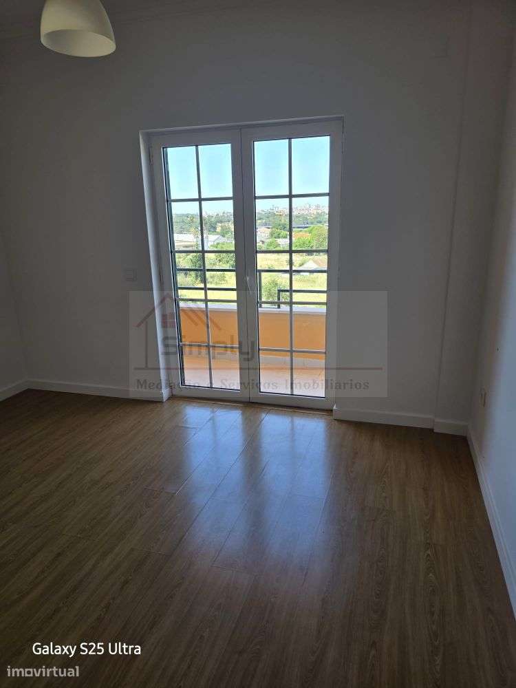 Moradia T4 com piscina e 900 m² de terreno na Quinta da Serralheira,-53