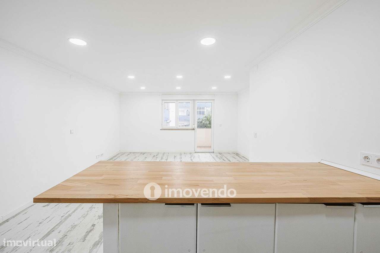 Apartamento T1 totalmente renovado, com varanda, na Sobreda - Grande imagem: 4/32