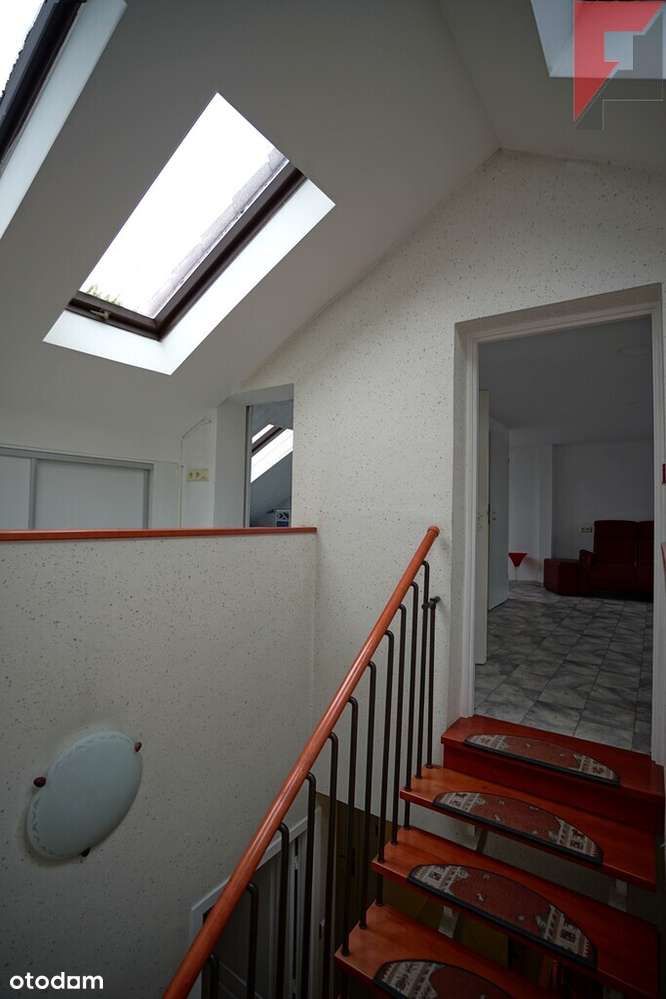 Piętrowy dom w  zabudowie szeregowej-18