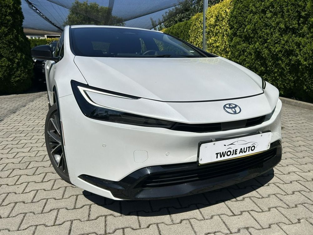 Toyota Prius V (2023-) 2023
