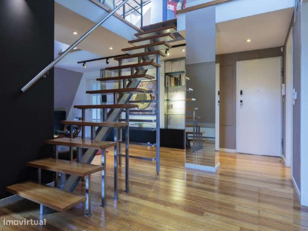 Apartamento T2 Duplex no Chiado - Grande imagem: 2/11