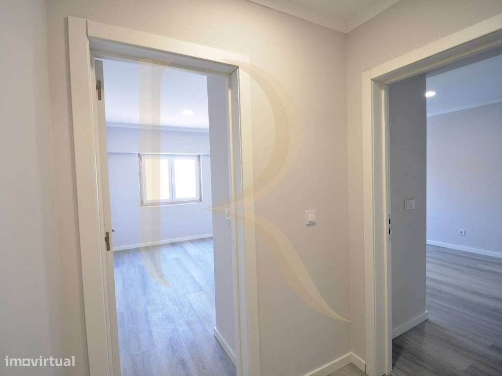 Apartamento T4 remodelado com varanda na Cruz de Pau-13