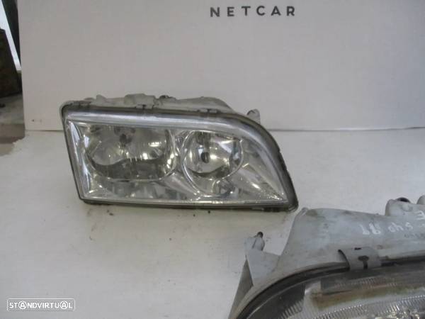 Farol Optica Volvo V40 S40 Esq Dto - 4