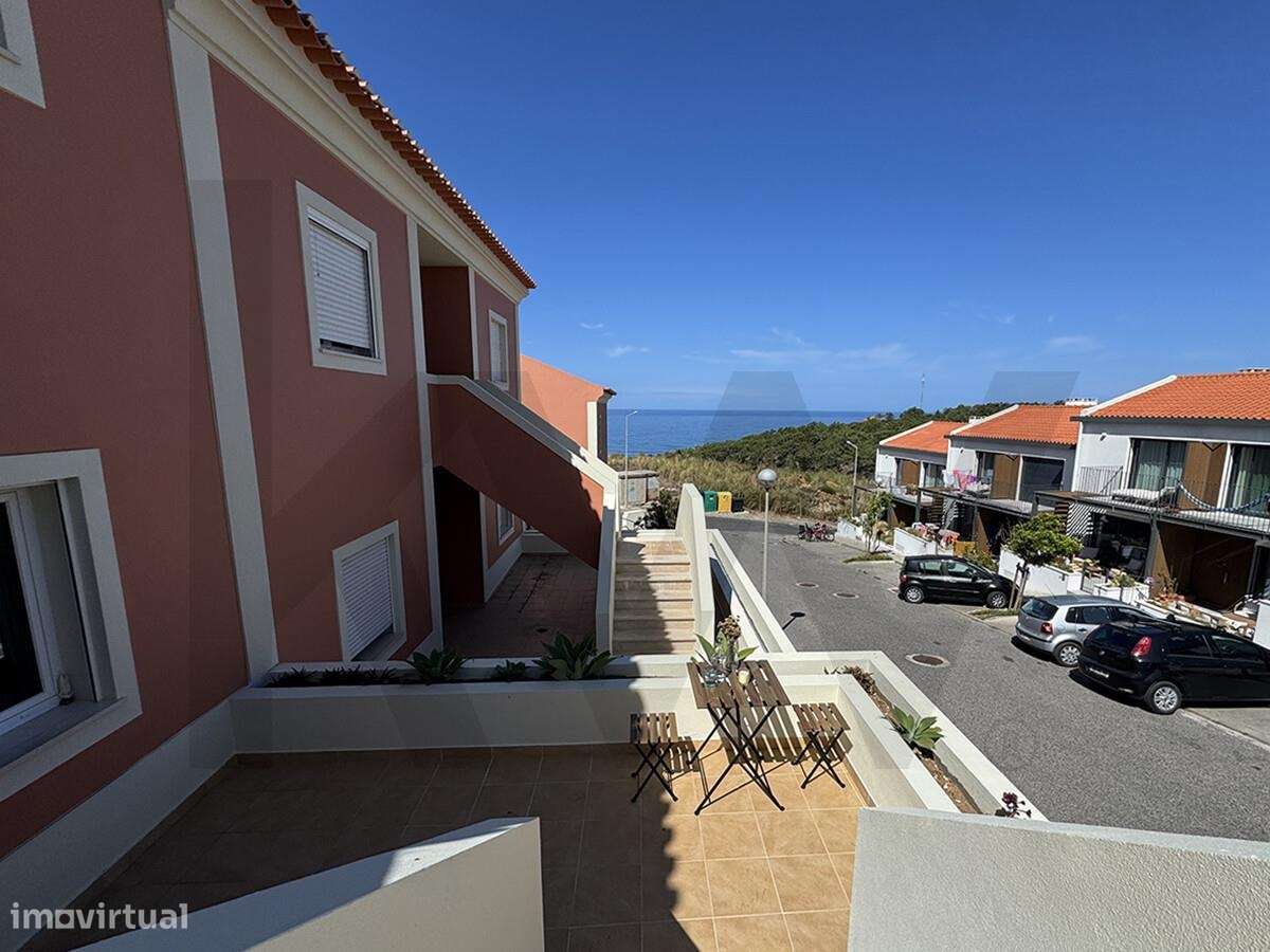 T1 junto à Praia de São Julião | 70 m2 + 42 m2 de pátio | Garagem para-17
