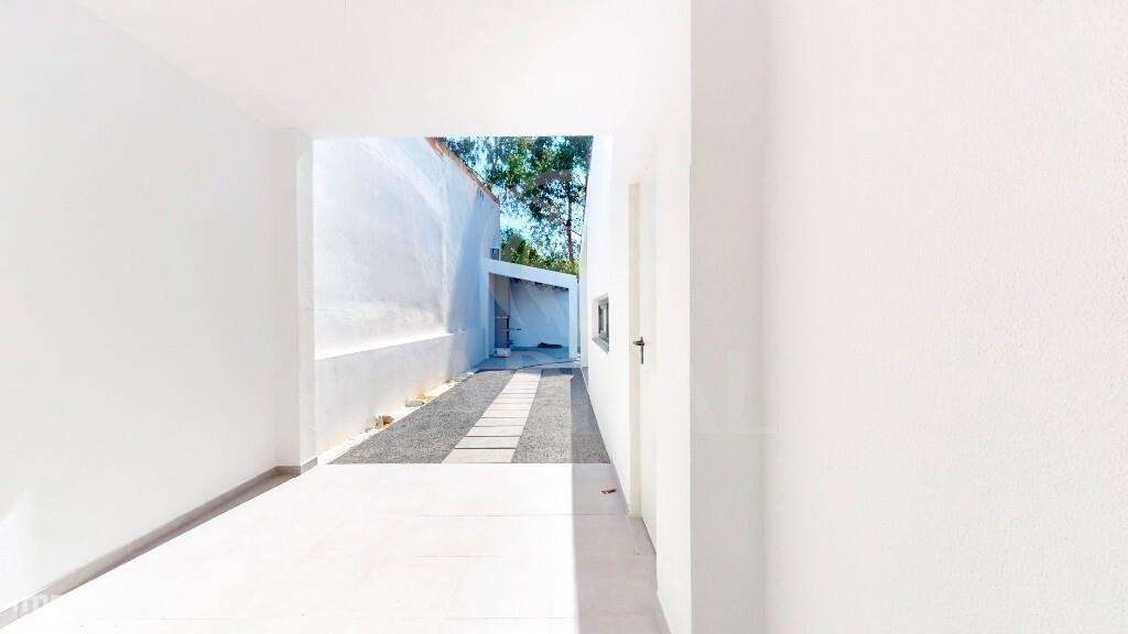Moradia T3 com piscina, na Sobreda-24