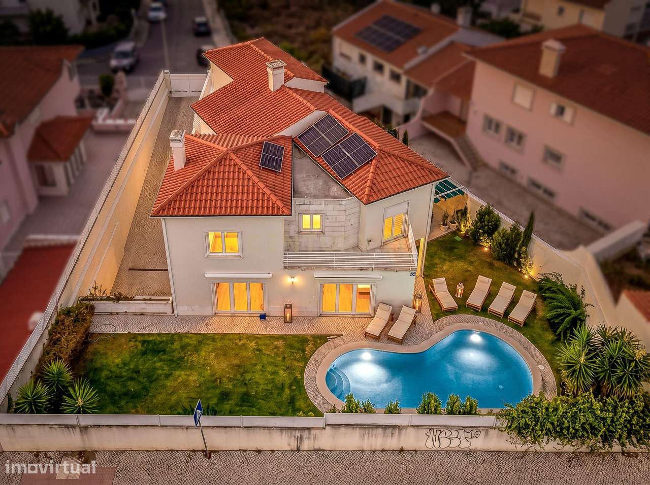 Moradia T5+1 com Piscina Privada a 8 Minutos a Pé do King's College |-51