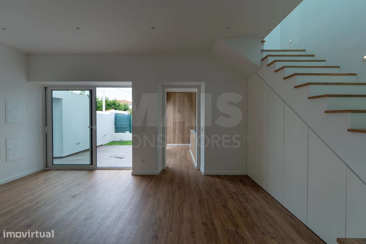 Moradia T3 nova em São Martinho do Porto a 150 metros da praia - Grande imagem: 2/37