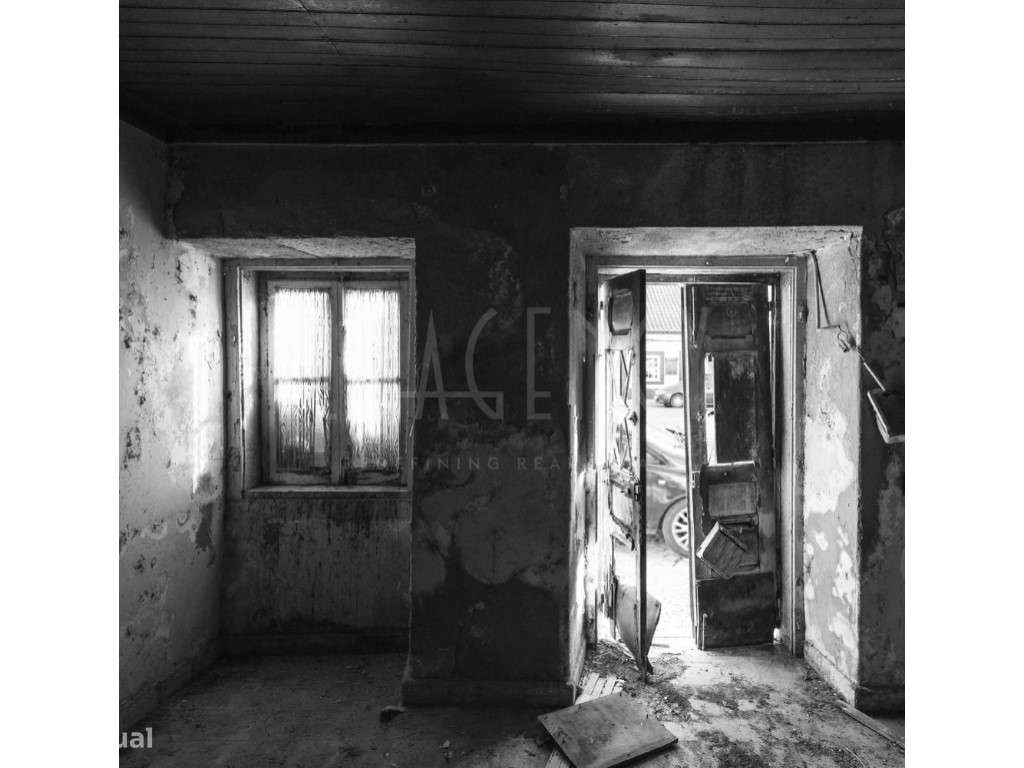 Prédio para Remodelação Total em Zona Central do Montijo-15