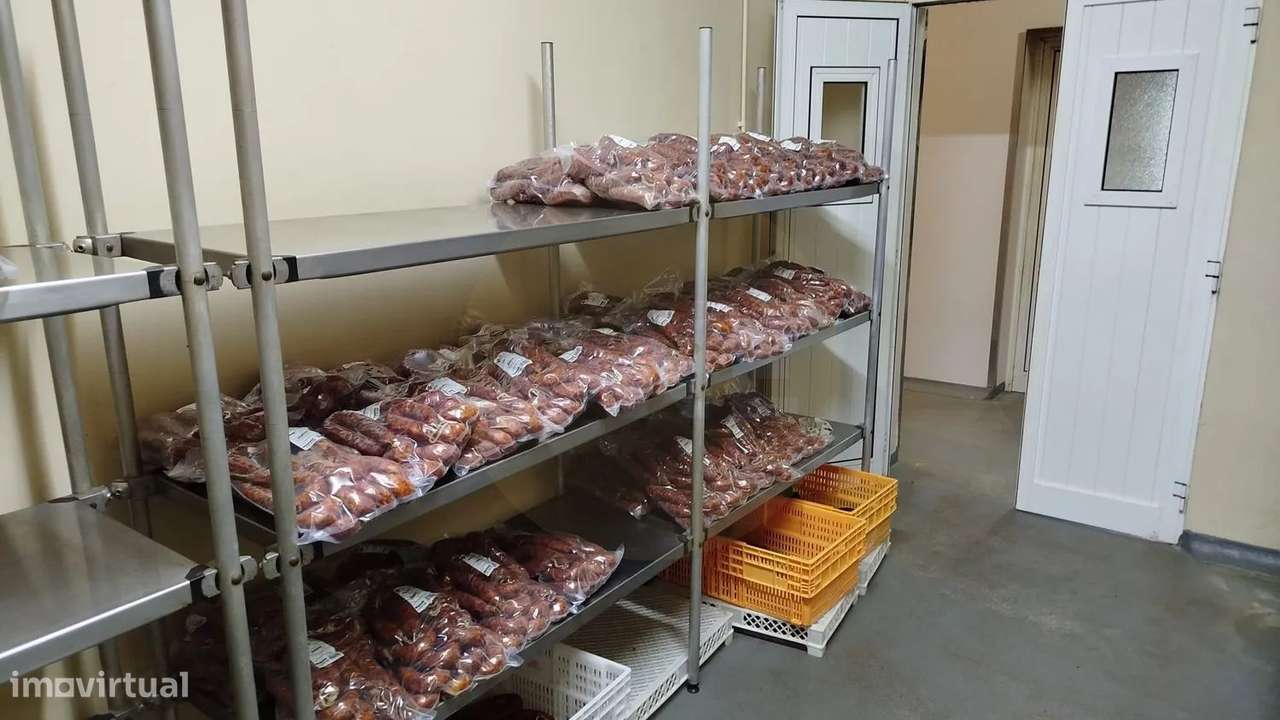 Fábrica de Enchidos em Funcionamento-9