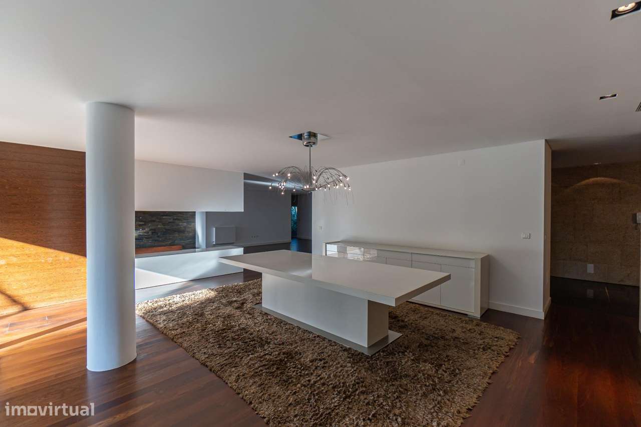 Moradia de Luxo com Elevada Privacidade, Piscinas Interior e...-12