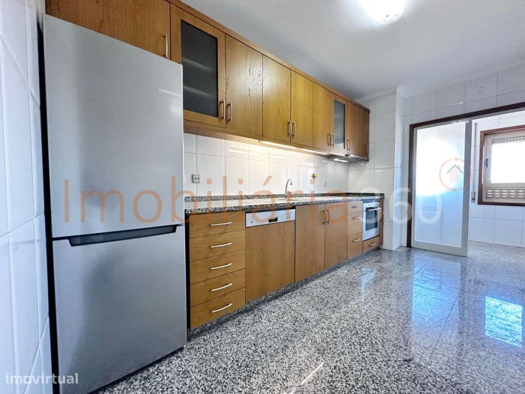 **Apartamento T3 à venda em localização privilegiada!**-7
