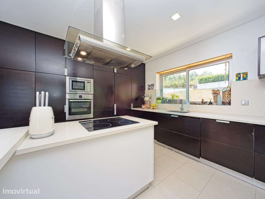 Moradia T3 em Vale S. Cosme- Piscina e jardim privativo-28
