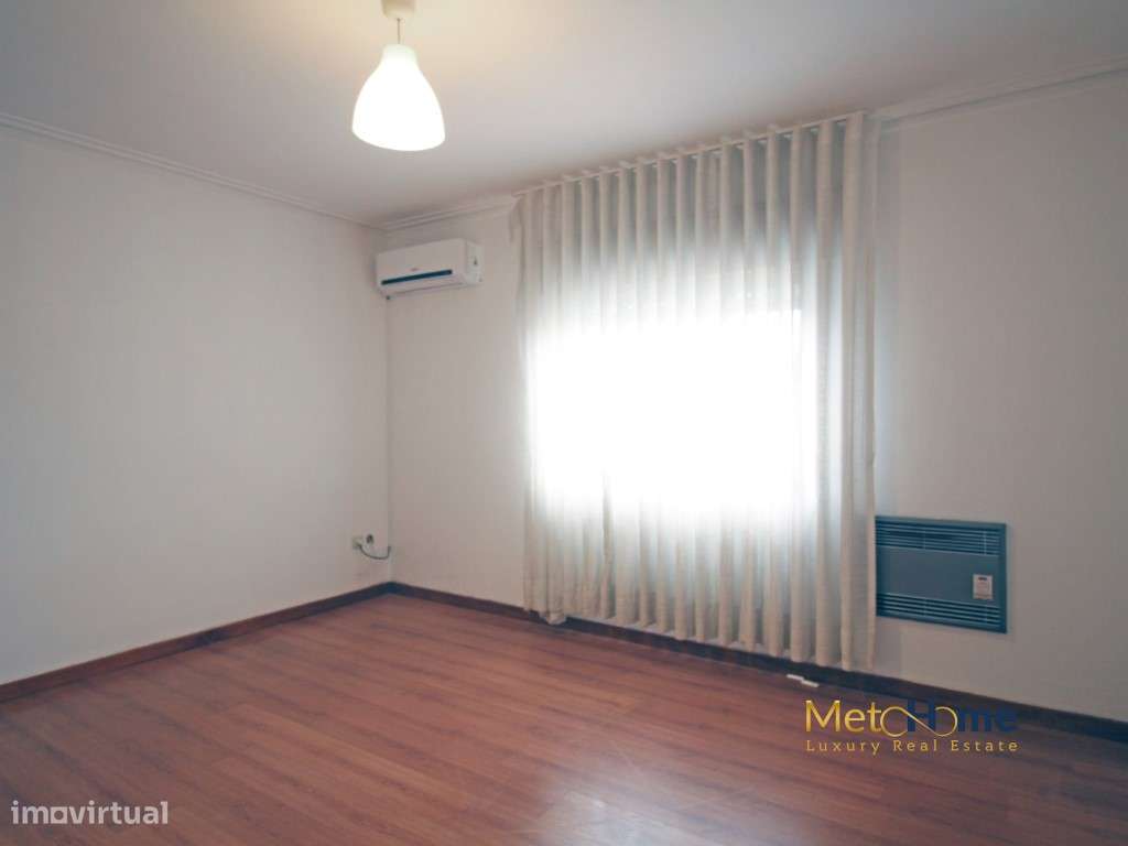 Moradia de 4 frentes em Perosinho-23