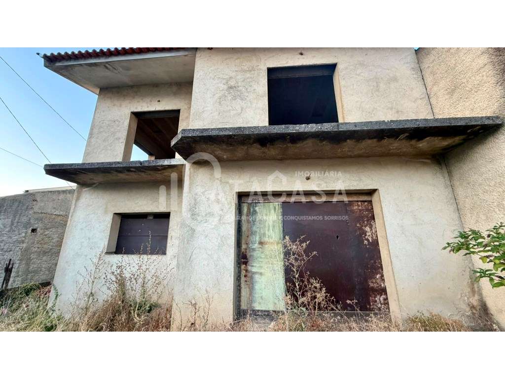 Moradia T4 na Borralha em fase de acabamentos-37
