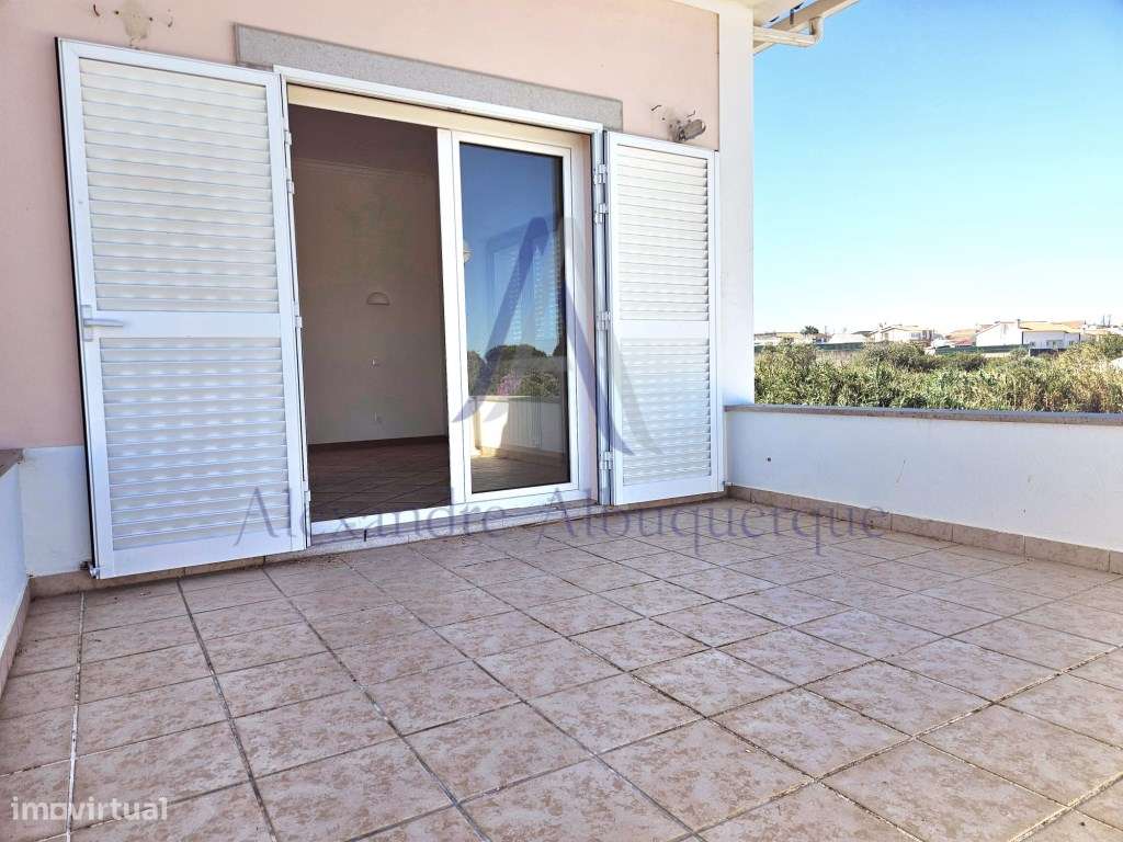 Moradia Isolada com Piscina T3+2-50