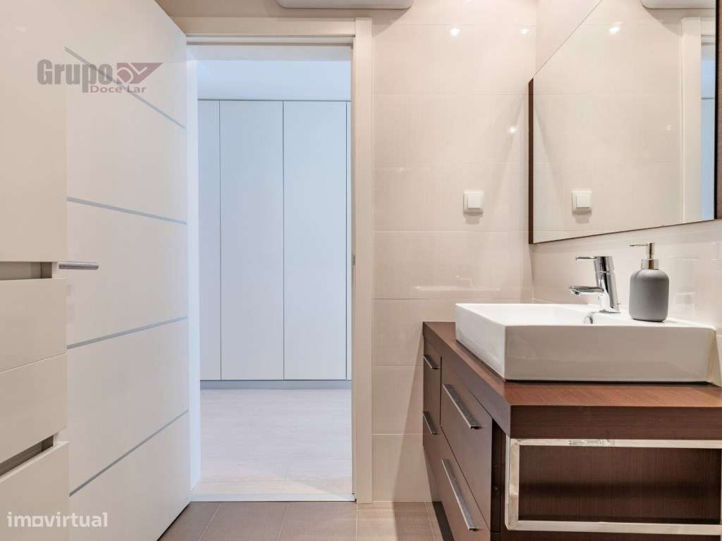 T2 Duplex Exclusivo a 150m da Praia com Vista Mar e Castelo- Sesimbra-14