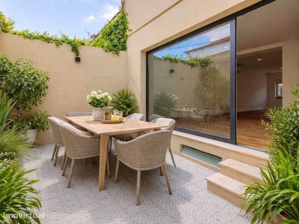 NOVO - Moradia de T4+2 no Bairro da Conceição-0